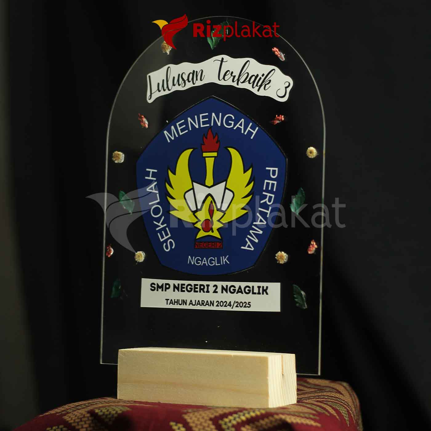 Plakat Akrilik Lulusan Terbaik