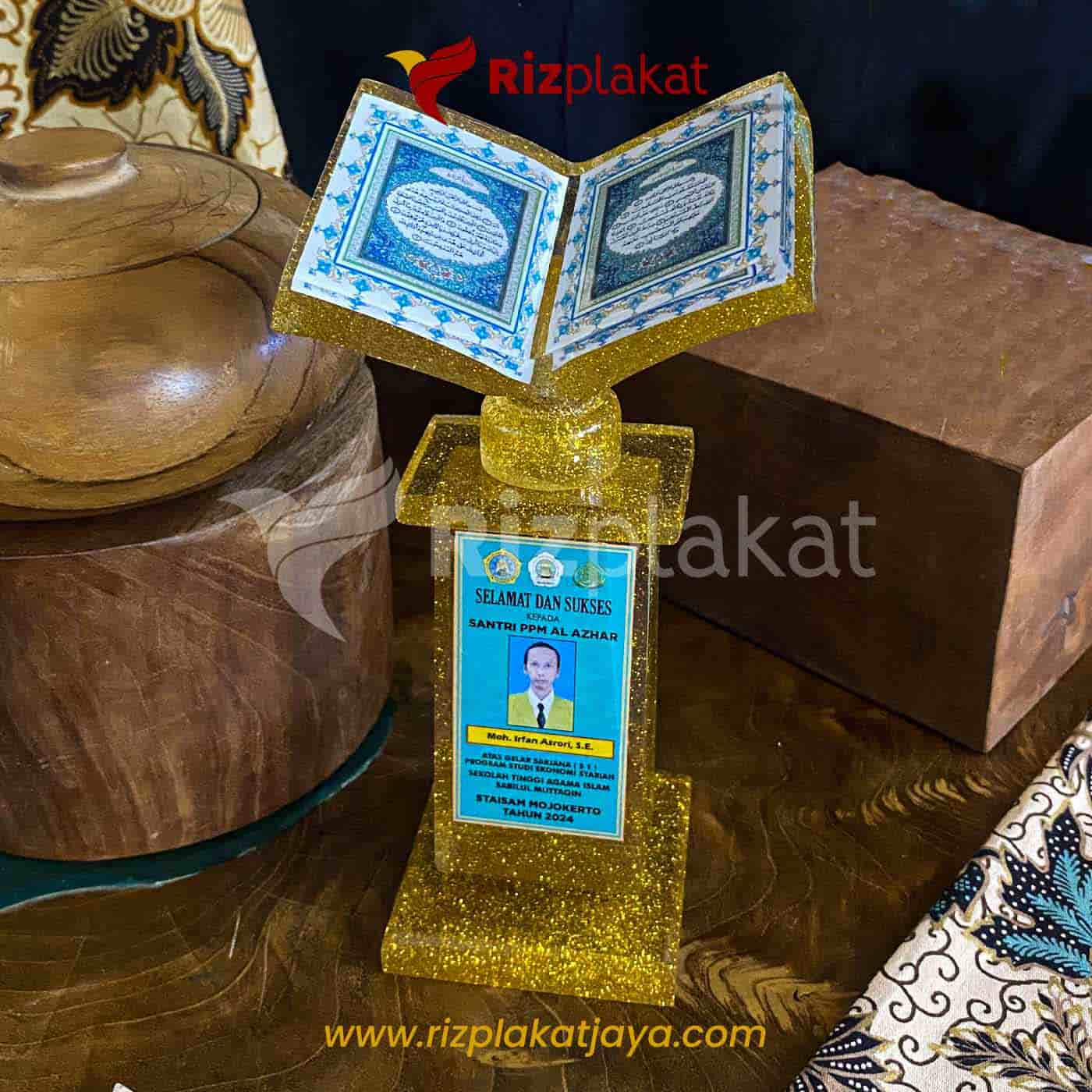 Plakat Fiber Wisuda Santri Elegan