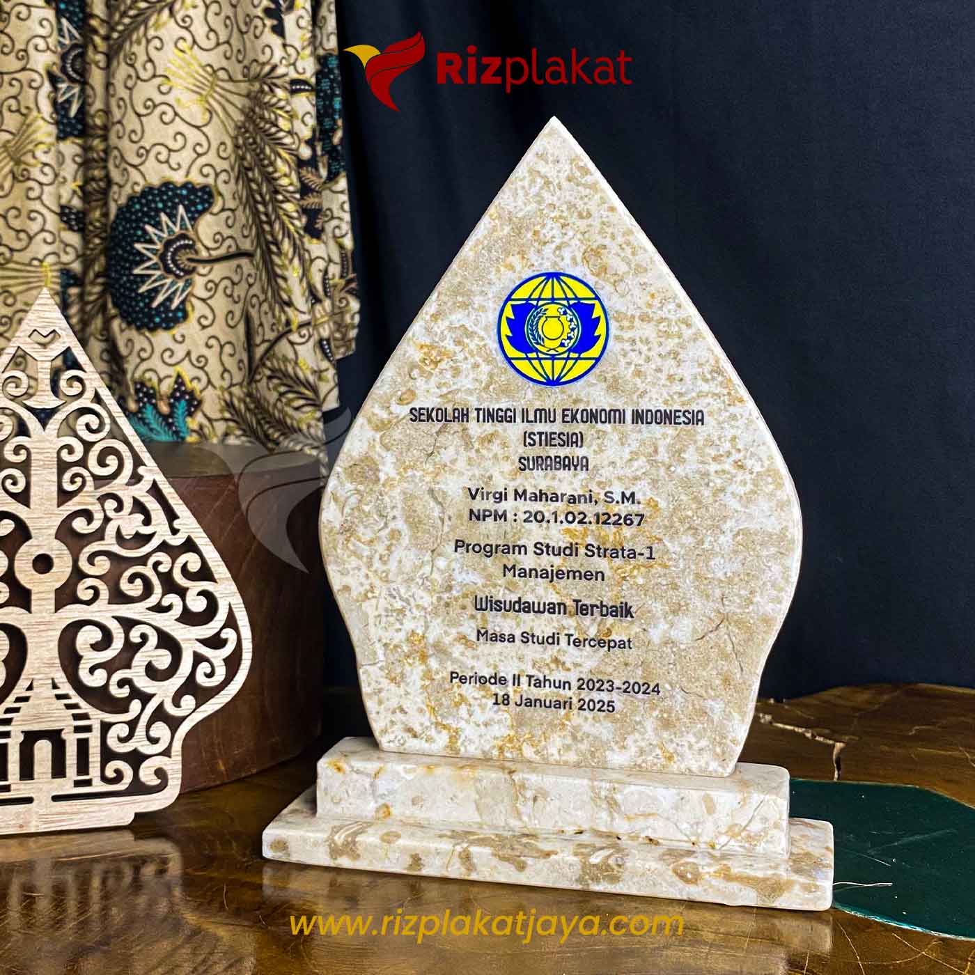 Plakat Marmer Penghargaan Akademik